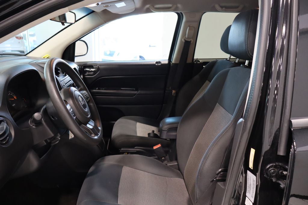 Photo 19 of this JEEP COMPASS
