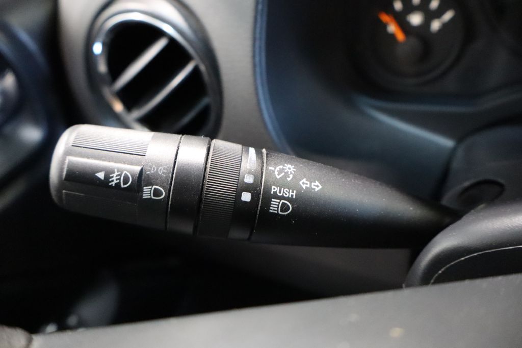 Photo 22 of this JEEP COMPASS