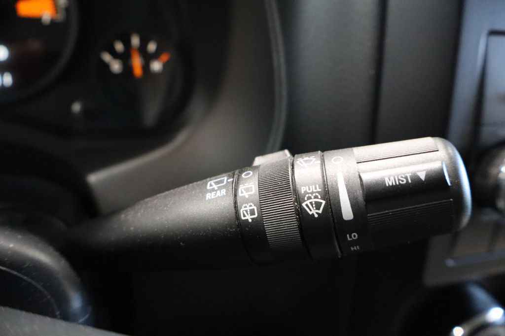Photo 23 of this JEEP COMPASS
