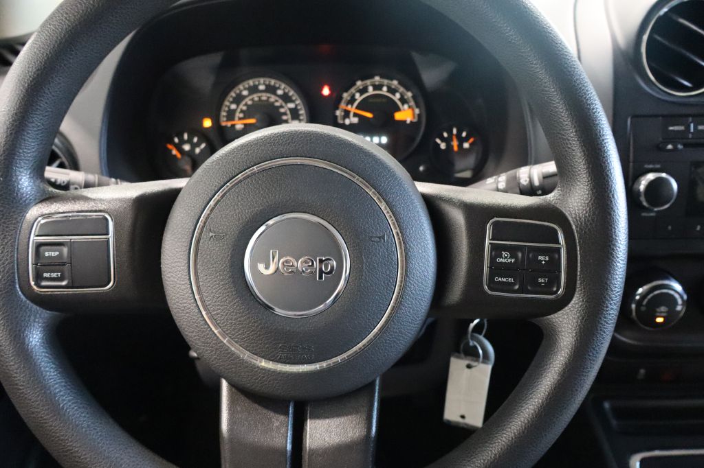 Photo 26 of this JEEP COMPASS