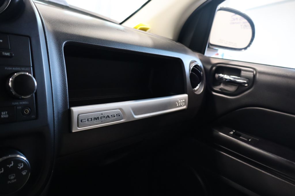 Photo 31 of this JEEP COMPASS