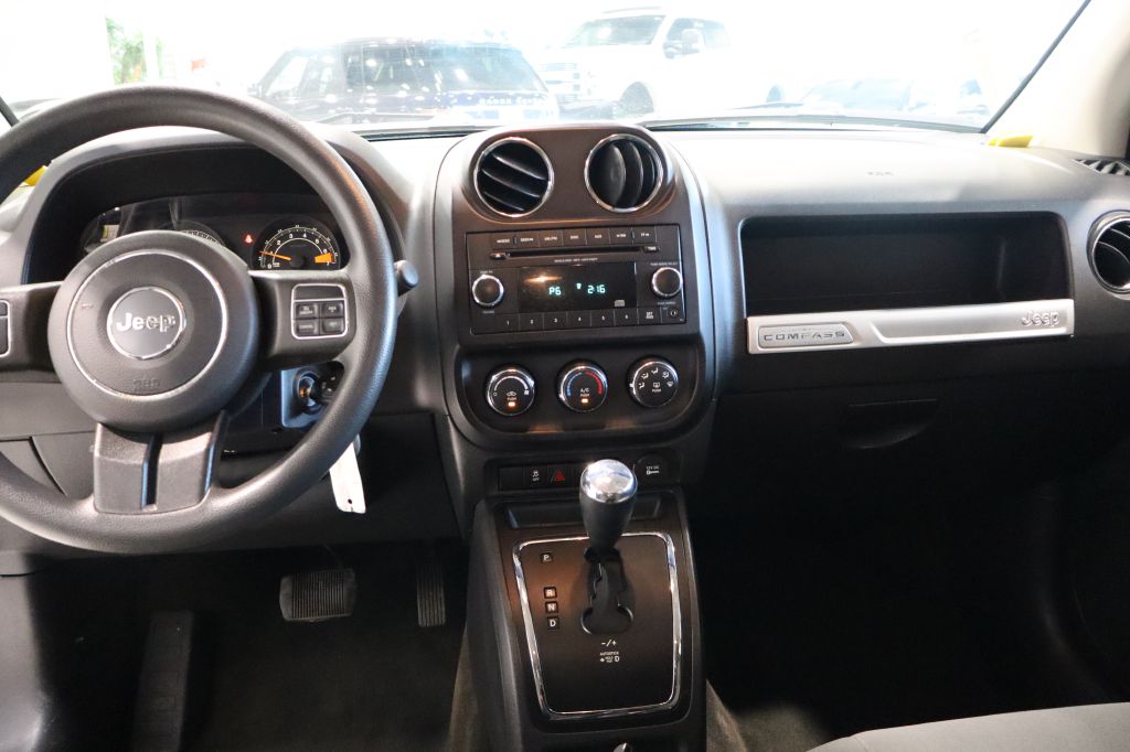 Photo 34 of this JEEP COMPASS