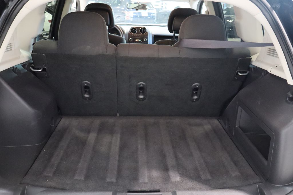 Photo 36 of this JEEP COMPASS