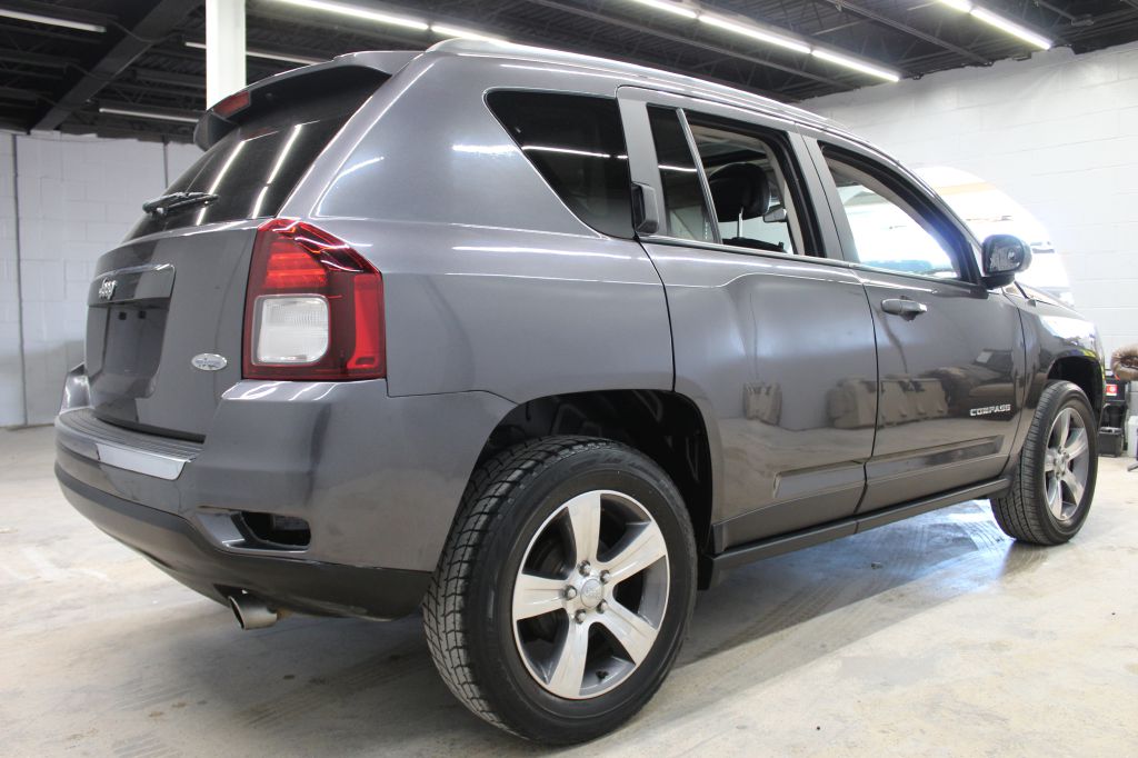 Photo 4 of this JEEP COMPASS