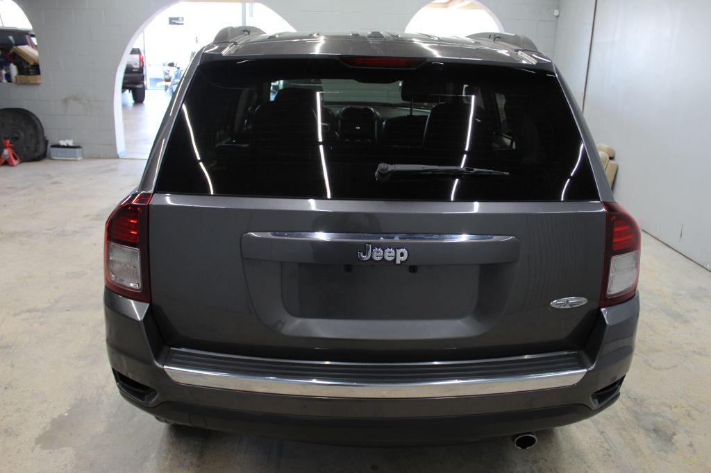 Photo 5 of this JEEP COMPASS