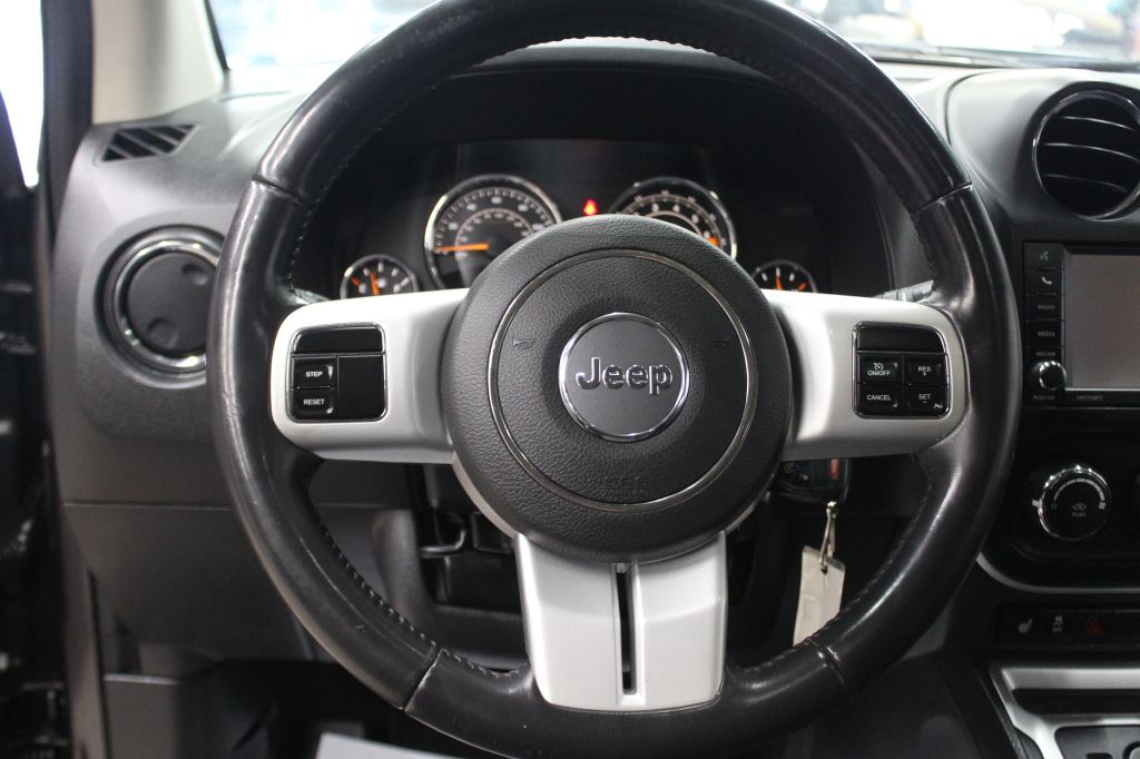 Photo 10 of this JEEP COMPASS