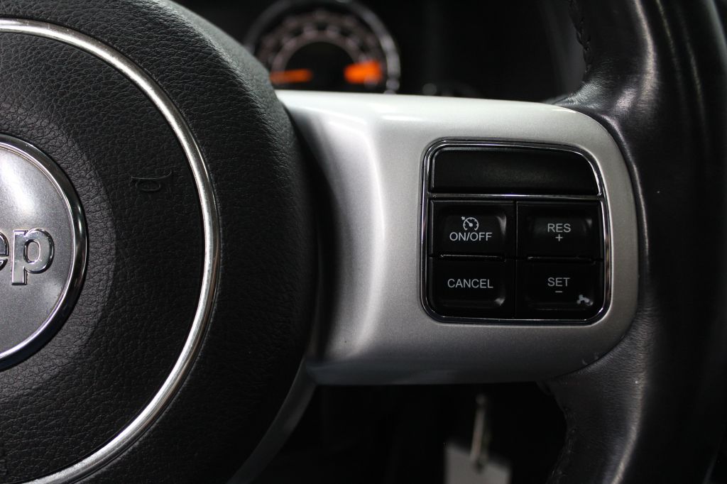 Photo 12 of this JEEP COMPASS