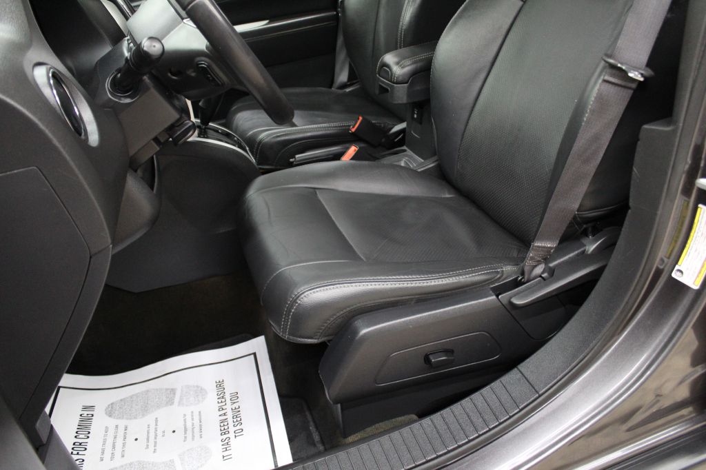 Photo 16 of this JEEP COMPASS