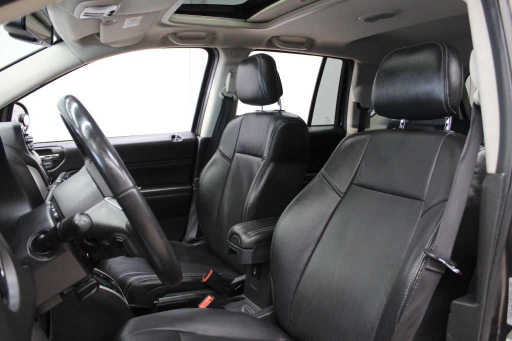 Photo 17 of this JEEP COMPASS