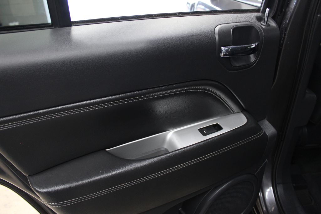 Photo 18 of this JEEP COMPASS