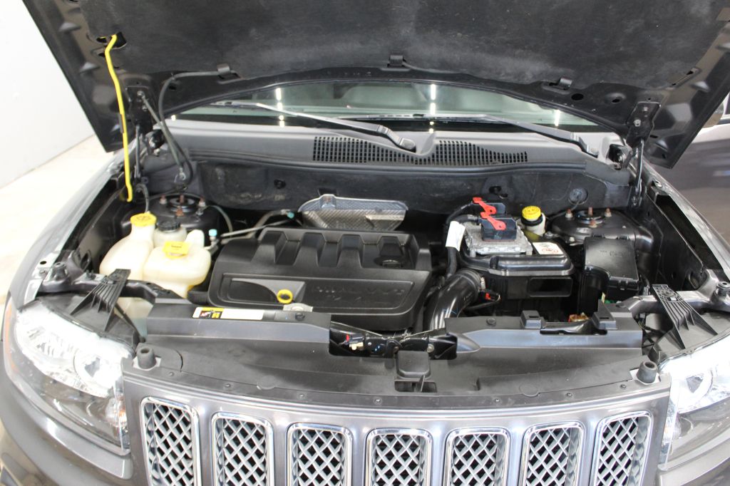 Photo 29 of this JEEP COMPASS