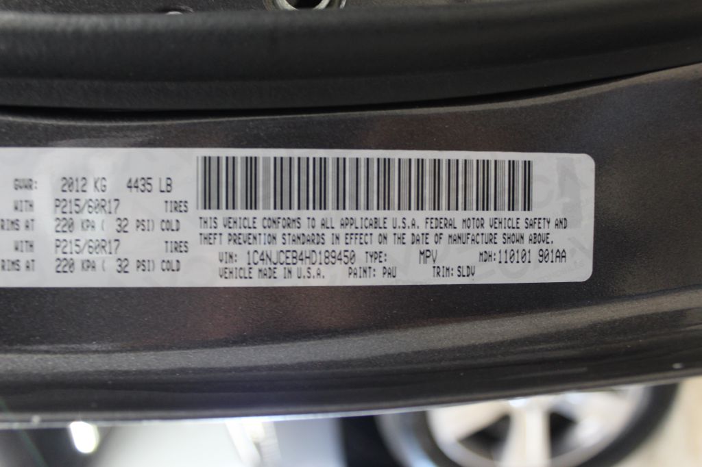 Photo 30 of this JEEP COMPASS