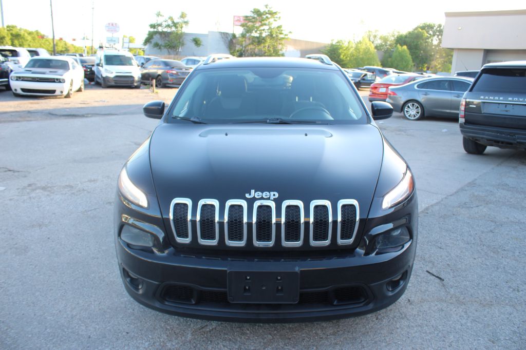 Photo 2 of this JEEP CHEROKEE