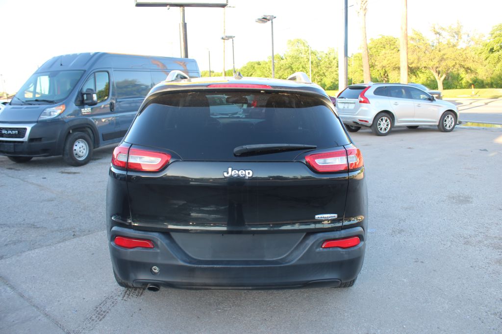 Photo 4 of this JEEP CHEROKEE