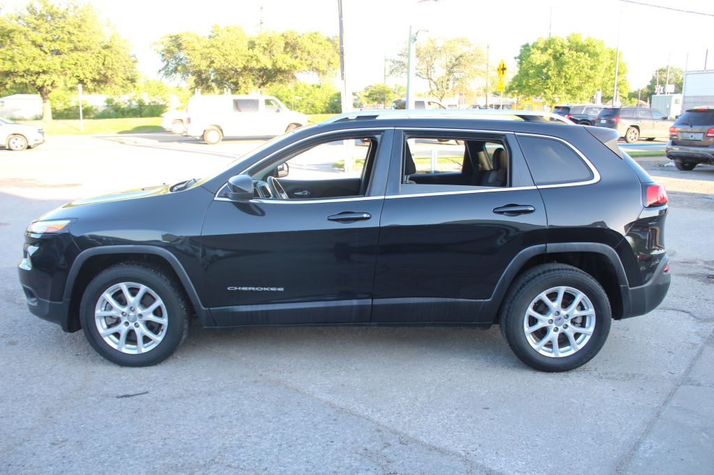 Photo 6 of this JEEP CHEROKEE