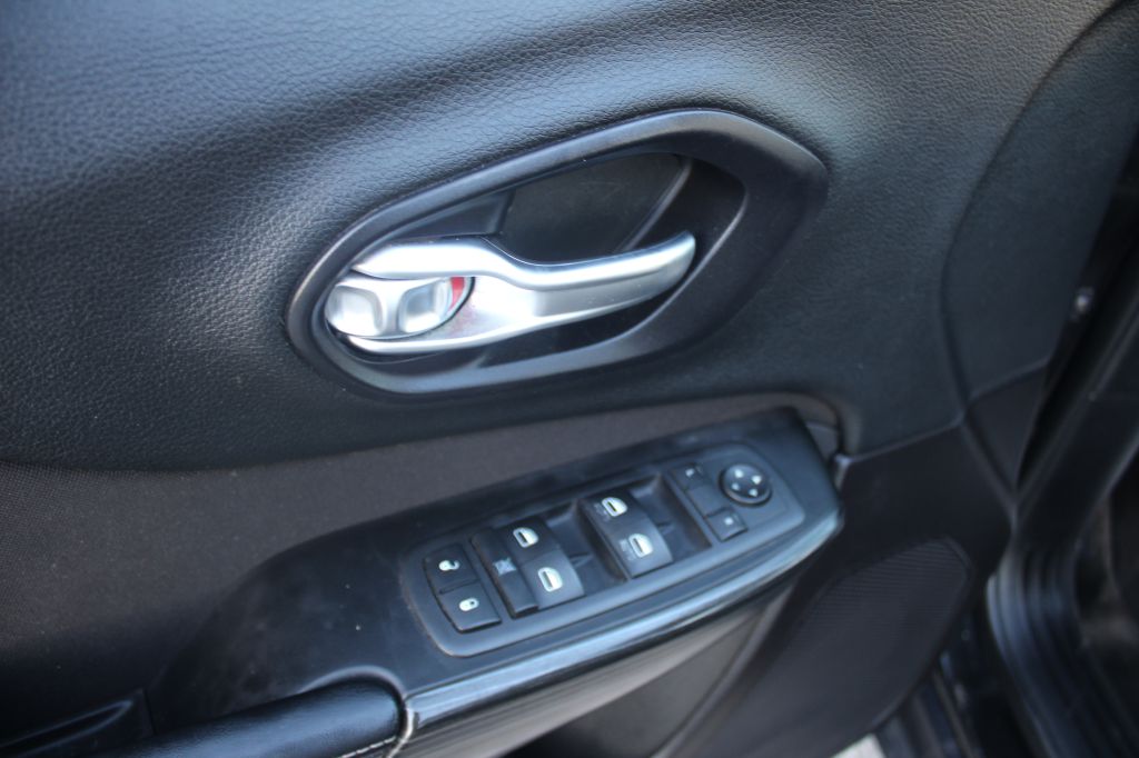Photo 7 of this JEEP CHEROKEE