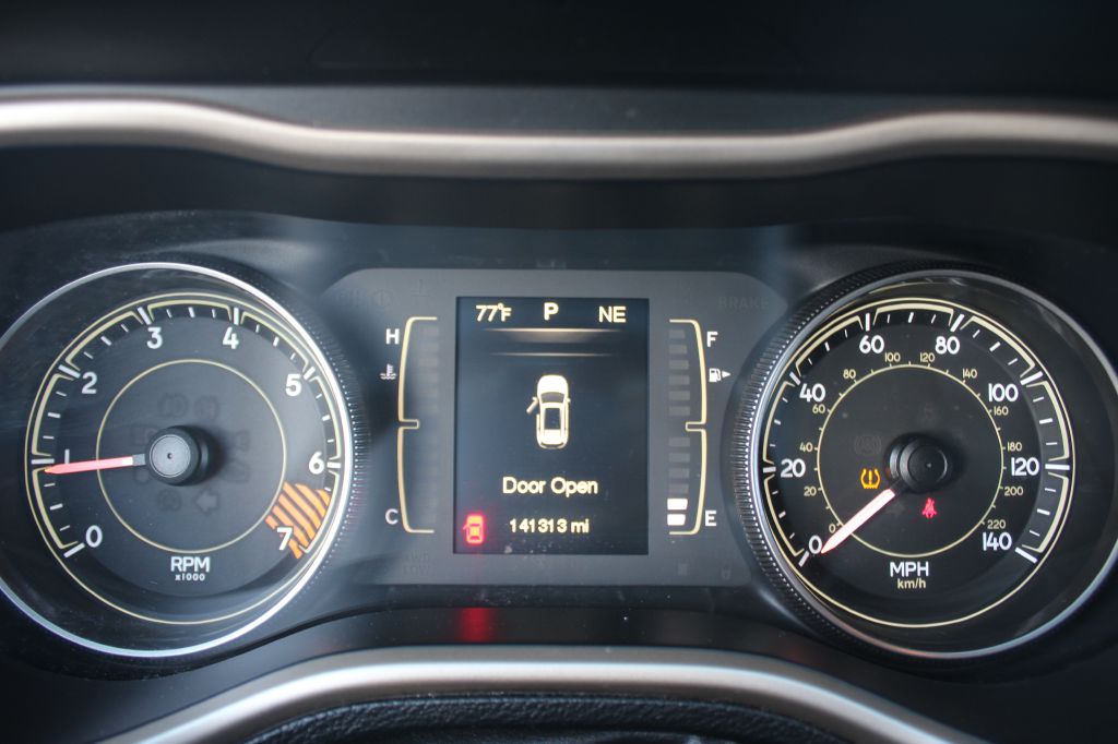 Photo 12 of this JEEP CHEROKEE