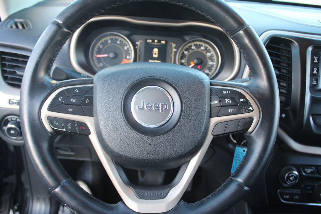 Photo 9 of this JEEP CHEROKEE