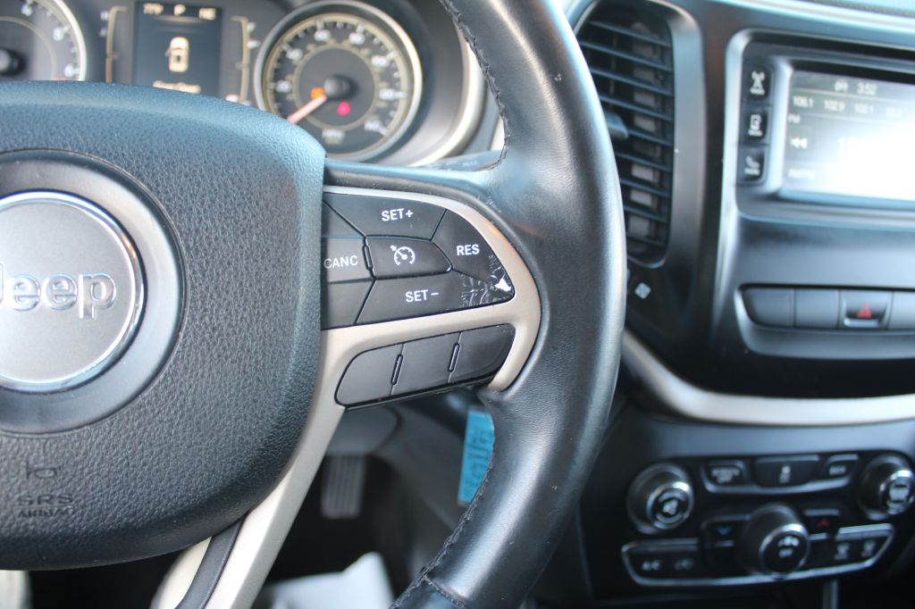 Photo 11 of this JEEP CHEROKEE