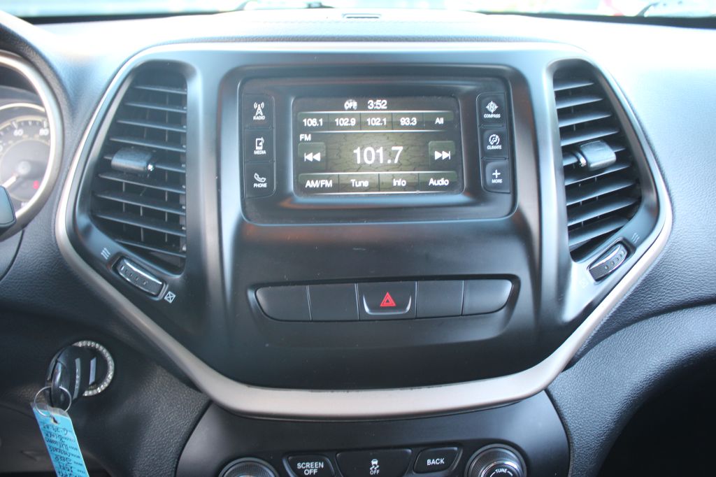 Photo 13 of this JEEP CHEROKEE