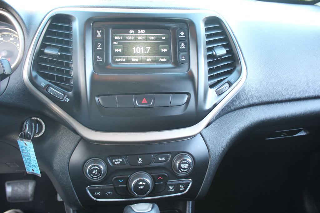 Photo 15 of this JEEP CHEROKEE