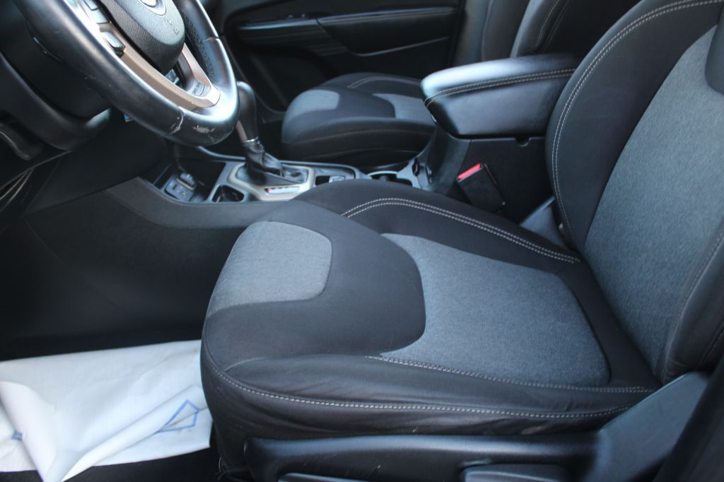 Photo 19 of this JEEP CHEROKEE
