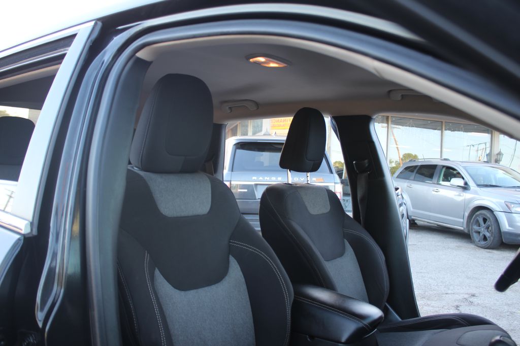 Photo 29 of this JEEP CHEROKEE