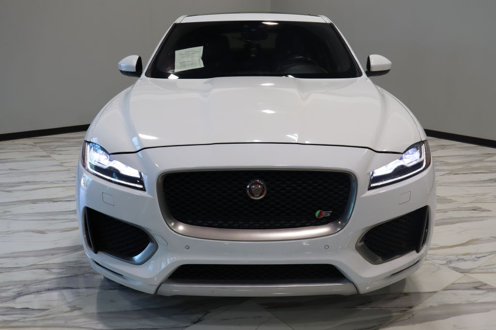 Photo 2 of this JAGUAR F-PACE