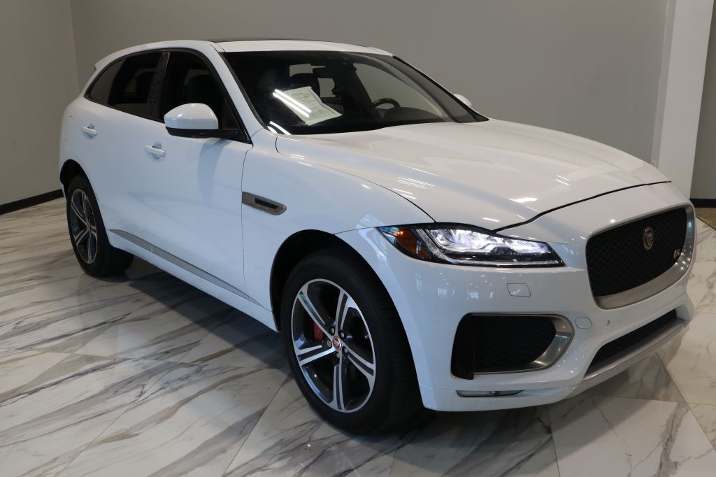 Photo 3 of this JAGUAR F-PACE