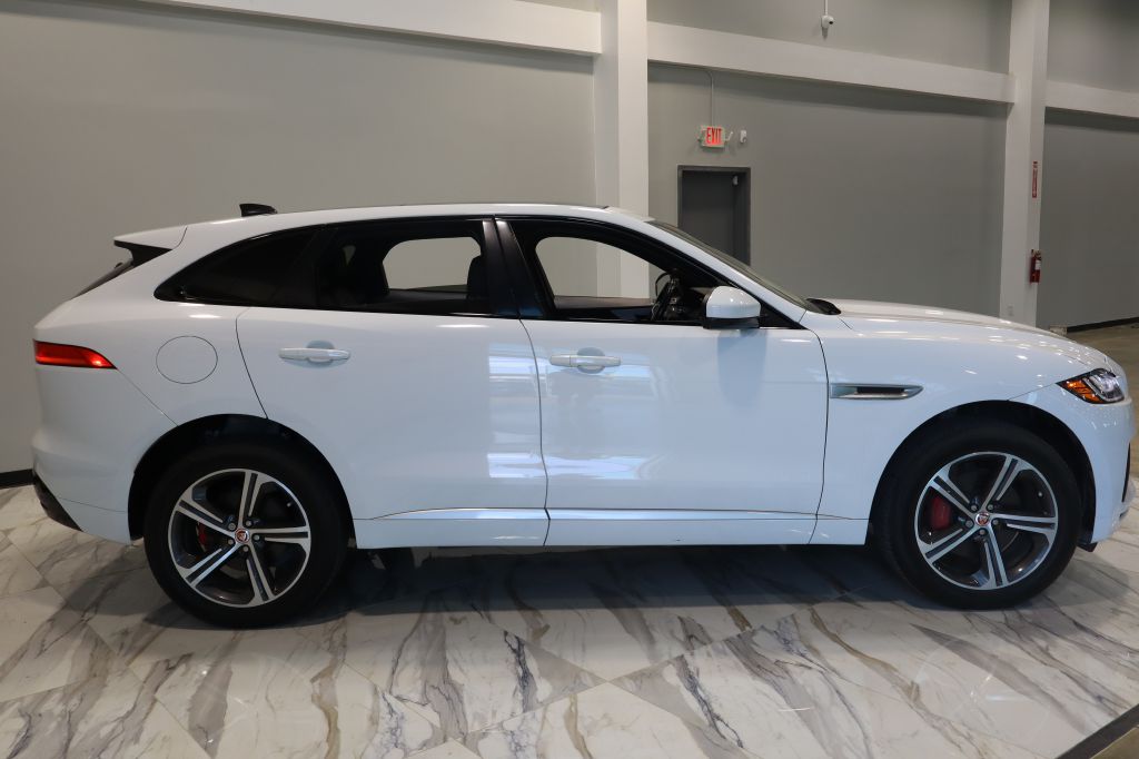 Photo 4 of this JAGUAR F-PACE