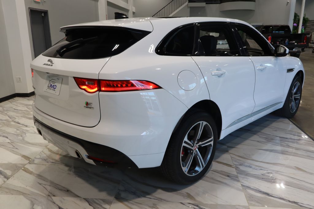 Photo 5 of this JAGUAR F-PACE