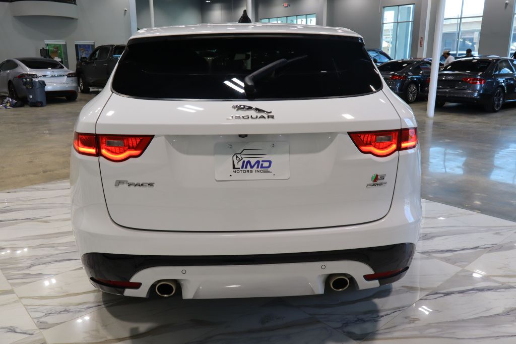 Photo 6 of this JAGUAR F-PACE