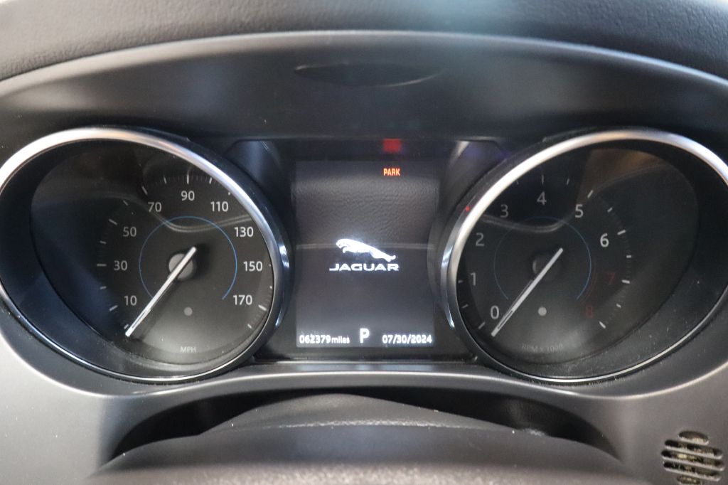 Photo 13 of this JAGUAR F-PACE