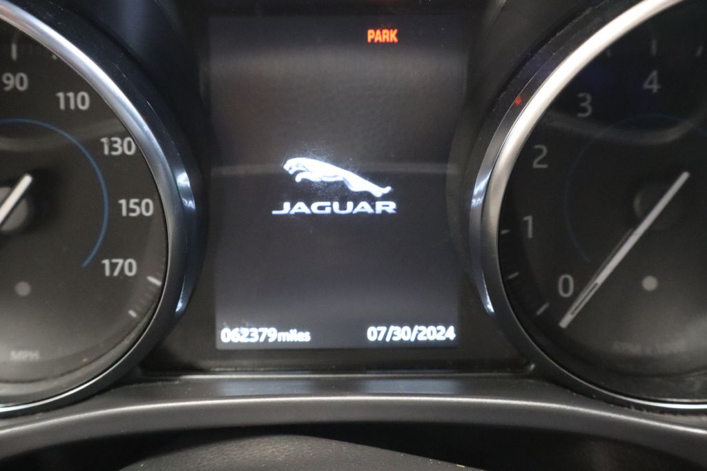 Photo 14 of this JAGUAR F-PACE