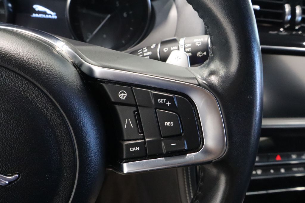 Photo 17 of this JAGUAR F-PACE