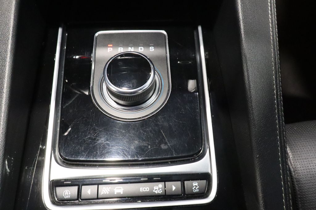 Photo 22 of this JAGUAR F-PACE
