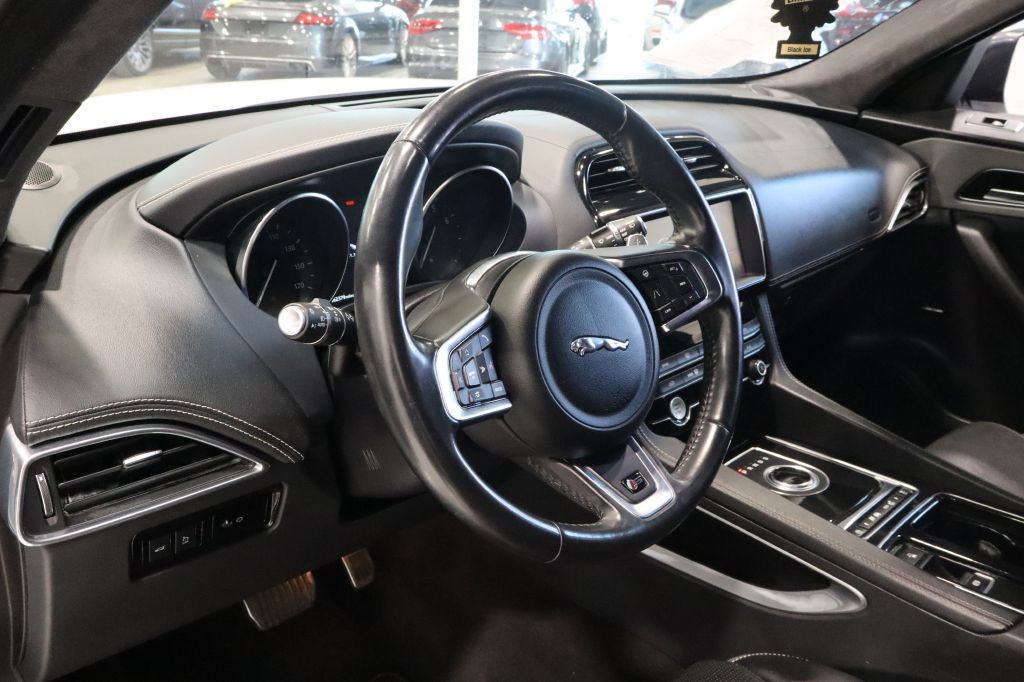 Photo 28 of this JAGUAR F-PACE
