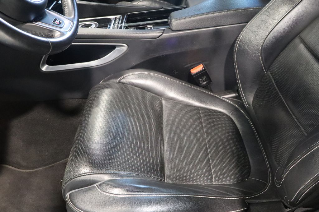Photo 30 of this JAGUAR F-PACE