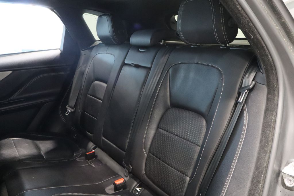 Photo 34 of this JAGUAR F-PACE