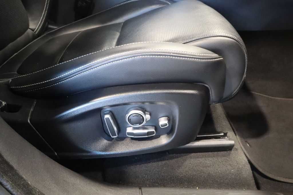 Photo 45 of this JAGUAR F-PACE
