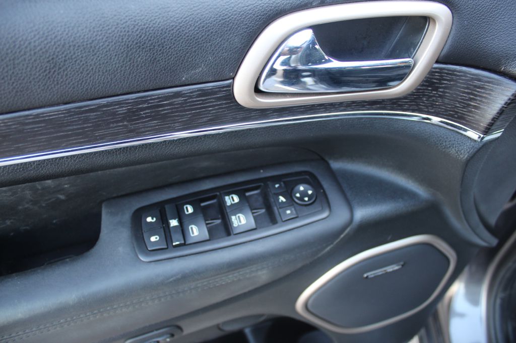 Photo 10 of this JEEP GRAND CHEROKEE