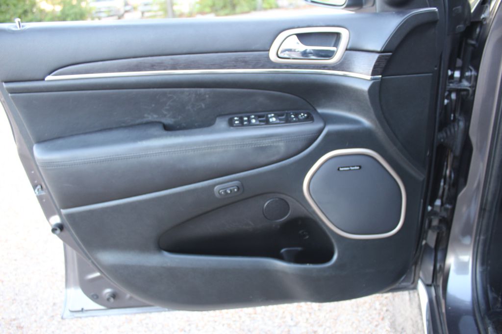 Photo 11 of this JEEP GRAND CHEROKEE