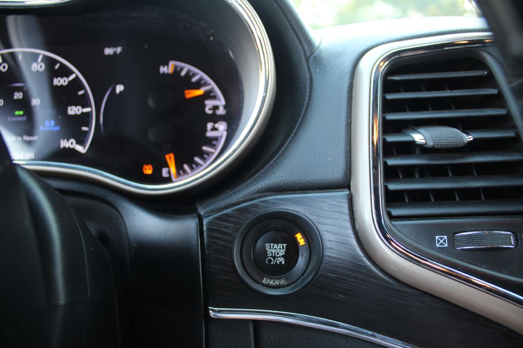 Photo 17 of this JEEP GRAND CHEROKEE