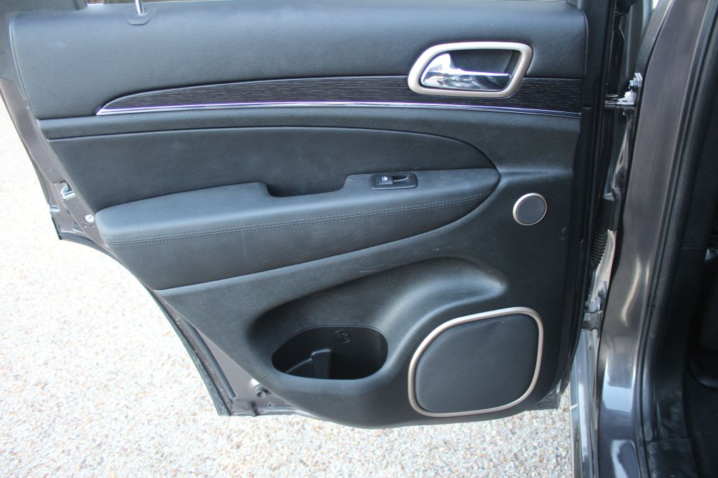 Photo 26 of this JEEP GRAND CHEROKEE