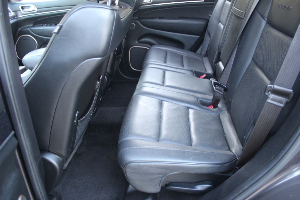 Photo 27 of this JEEP GRAND CHEROKEE