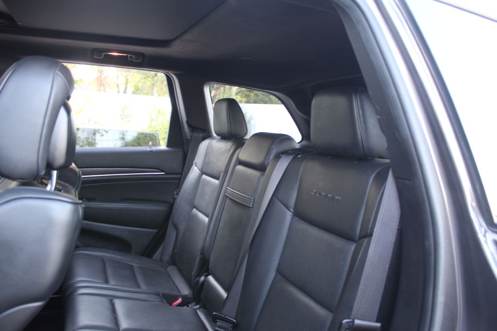 Photo 28 of this JEEP GRAND CHEROKEE