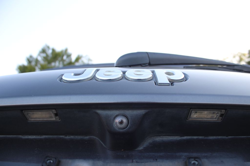 Photo 30 of this JEEP GRAND CHEROKEE
