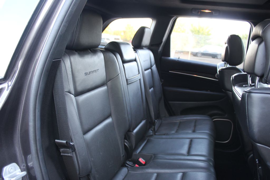 Photo 33 of this JEEP GRAND CHEROKEE