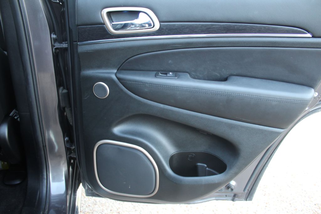 Photo 35 of this JEEP GRAND CHEROKEE