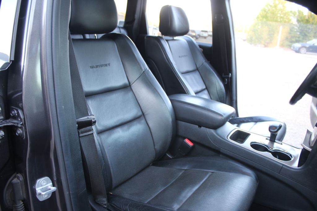 Photo 36 of this JEEP GRAND CHEROKEE